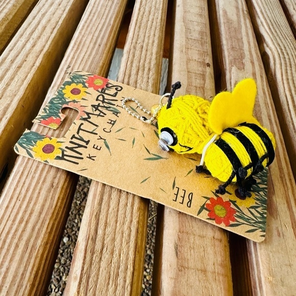 Knitmares Keychain Bumble Bee Bumblee Knit Key Chain New Purchase Charm Buzz - Picture 9 of 9